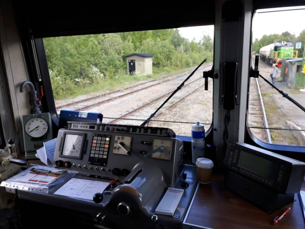 Aan boord van Inlandsbanan - bij de treindconducteur