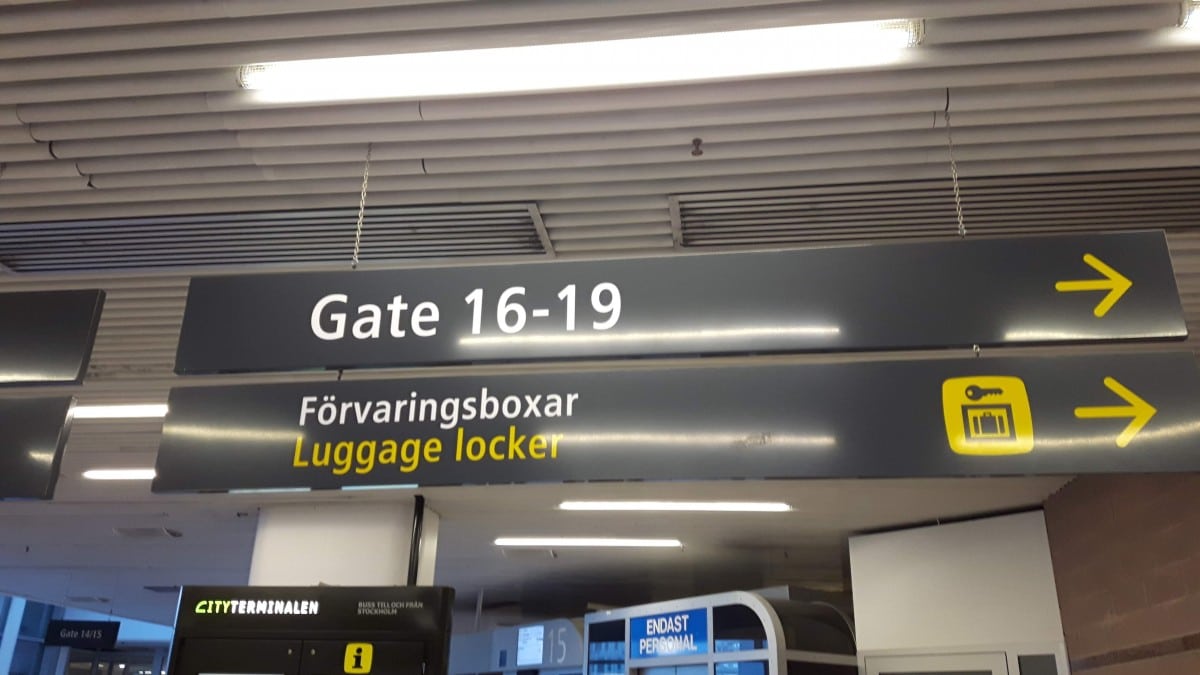 Luggage locker signs Centralen 