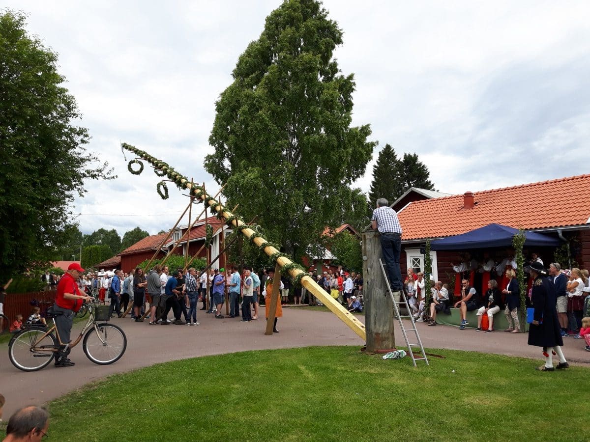 Midzomerfeest in Mora, de meipaal