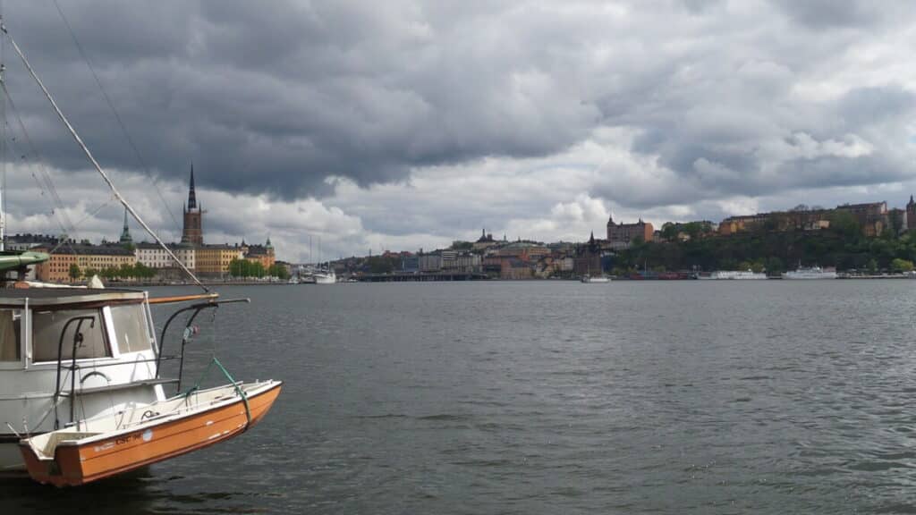 Kungsholmen runt: zicht op Riddarholmen en Södermalm