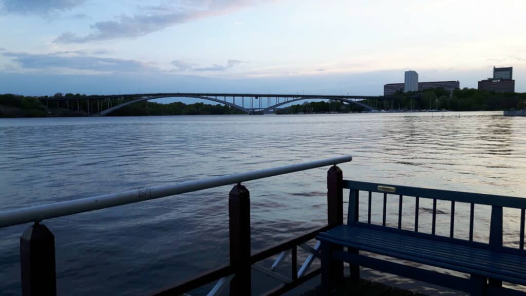 Kungsholmen runt: zicht op Västerbron