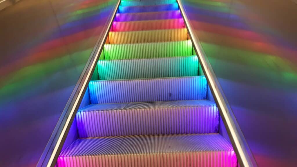 Regenboog trap in metro Stockholm