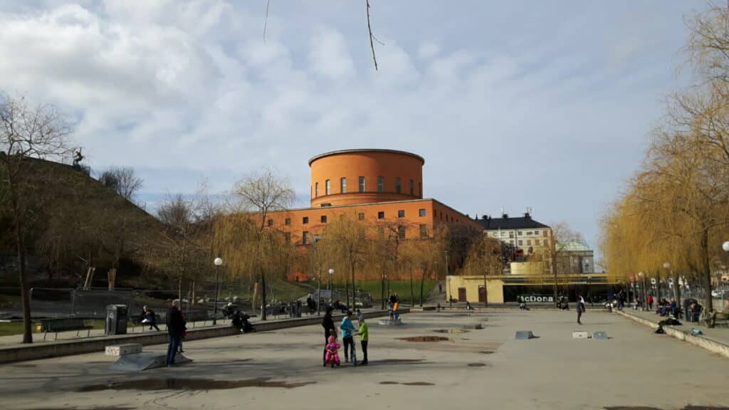 Deze afbeelding heeft een leeg alt-attribuut; de bestandsnaam is Stadsbiblioteket-Stockholm-1-1024x576.jpg